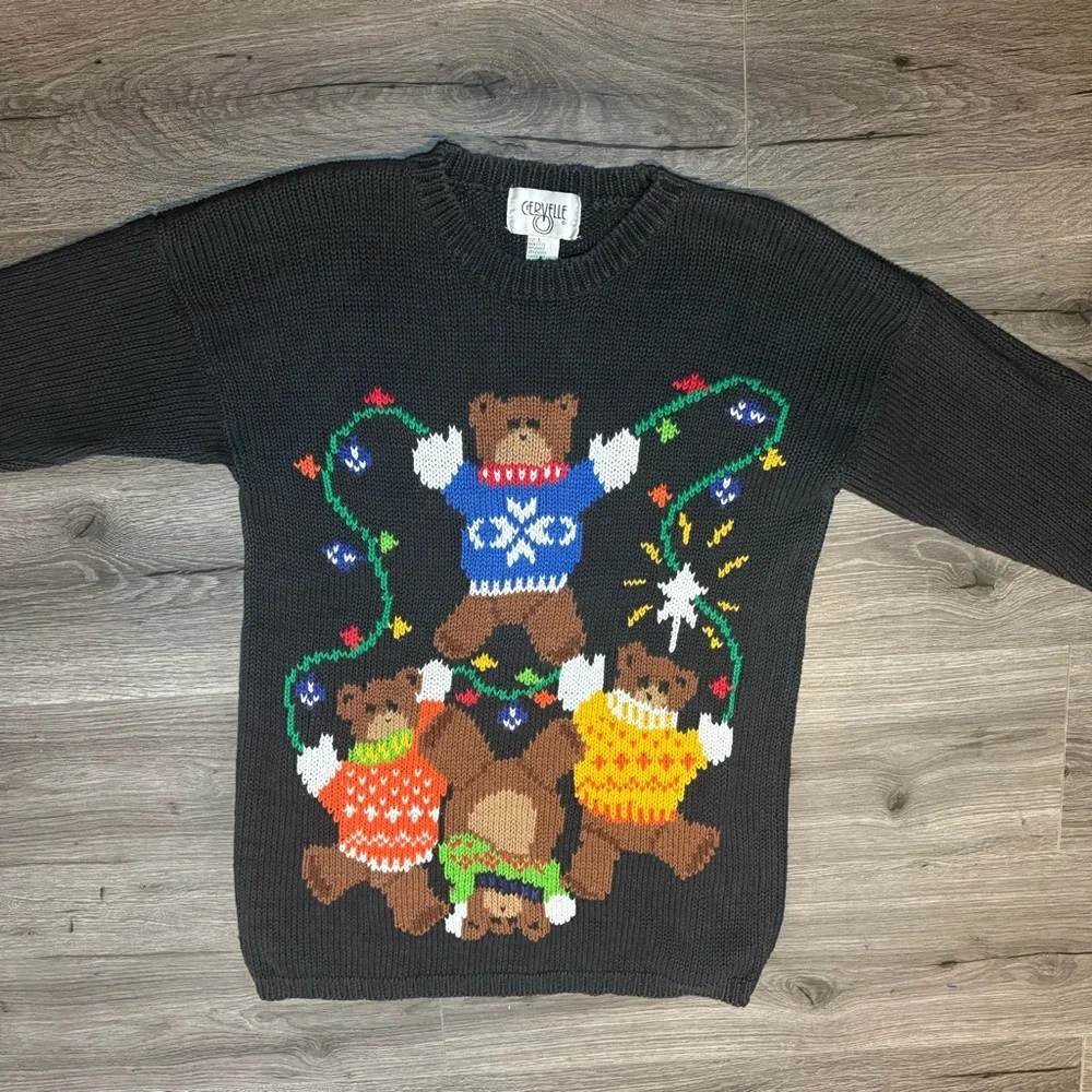 Cervelle Vintage Christmas Sweater with Bear and lights Design size Large